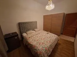 Chambres et appartement dans un immeuble de rapport