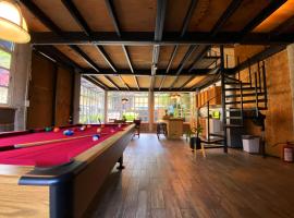 Casa Encino con alberca climatizada en Tepoztl&aacute;n, casa r&uacute;stica em Tepoztl&aacute;n