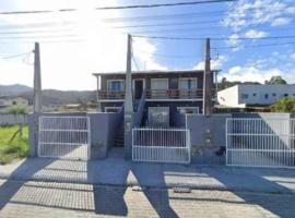 CK Quitinete econômica perto da Meia Praia Itapema, viešbutis mieste Itapema