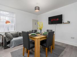 Entire Nuneaton House Next to the Station, hótel í Nuneaton