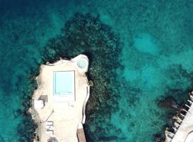 Luxury apartment Tracadero 2 Bedrooms Sea Pools access Private Garden Workspace, Hotel in La Laguna