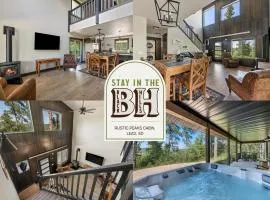 Rustic Peaks Cabin with Hot tub