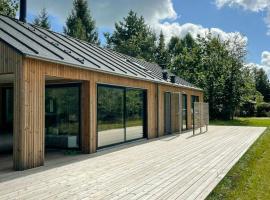Modern And Idyllic Holiday Home With Forest Views, hotel v destinaci Frederiksværk