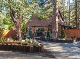 The Hideout - Cozy Pet-friendly Cottage in Town