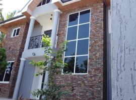 RonOaks, hotel en Tema