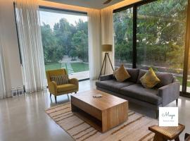 Atman by MagoStays - 2BR Luxury Pool Stay, hotell i Chitigidda