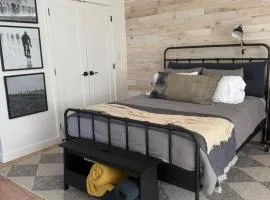 NEW Cozy Studio City Guesthouse in Prime Location