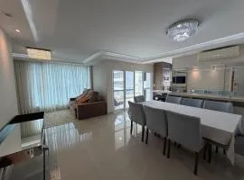 Apartamento 3 dormitórios Meia Praia SC