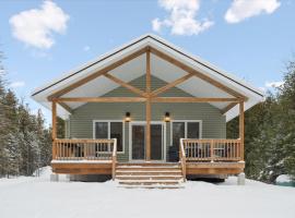 Woodland Cottage Quiet Bruce Peninsula Retreat, hotel en Stokes Bay