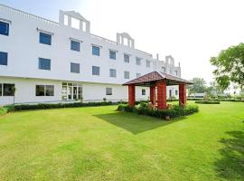 Riviera Grassfield Resort, hotel Mahlān városában