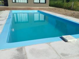 Casa a estrenar En Trapiche - Pileta privada, hotel a Trapiche