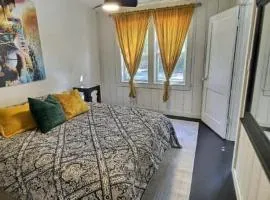 Luxury Island Bungalow MINS to Beach & UF Flagler Hospital