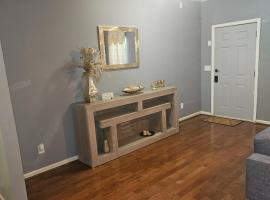 Atlanta's Furnished Rooms- Walk to Ga Aquarium, GWCC & Mercedes Benz Stadium，亞特蘭大的飯店