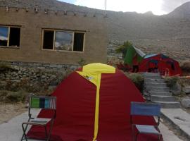 Hunza Nest glamping, hotel din Hunza