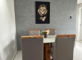 Apartamento Completo e com excelente localização em Pinda, hotel en Pindamonhangaba