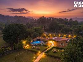 StayVista at Rayana with BBQ, Bonfire & pool, hotel a Guman