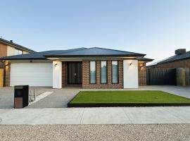 Brand New Retreat in Manor Lakes Victoria for Up to 10 guests, Bedrooms are Opened based on Number of Guests, 2 Guests Per Bedroom, hotel a Wyndham Vale