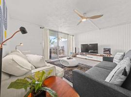 Beachfront Condo with Ocean View, hotel em Hauula