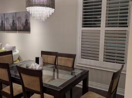 Bright ensuite with WiFi Parking available, hotel i Markham