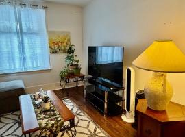 Cozy Full House 3 bedrooms, hotel a Regina