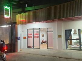 Nhà nghỉ Minh Nhật, hotel i Bùi Tiếng