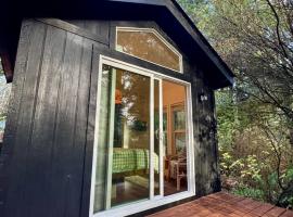 클라매스에 위치한 호텔 The Mossy Hideout Cabin