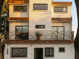 Suites C O V A D O N G A, hotel a Ciutat de Mèxic