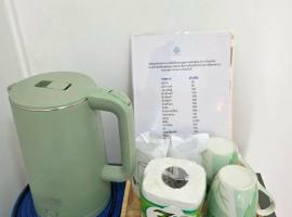 บลูคริสตัลรีสอร์ทแหลมสิงห์, hotel en Laem Sing