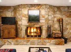 SPECTACULAR CATSKILLS 4 BEDROOM VACATION OASIS- Gorgeous Hunter Mountain Views!