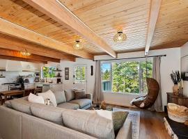 Yama Cabin - 5 min walk to the village, EV plug, hot tub, kid & pet friendly, hotel v destinaci Lake Arrowhead