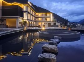 Langji Mizang Hotel, hotel in Tazang