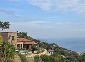 Mie sorelle (tra cielo e mare), Hotel in Ventimiglia