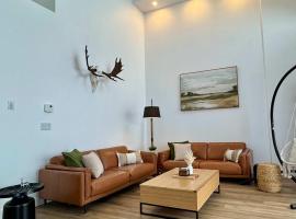 404 - Nature & Luxury Penthouse - View & Pool, hotel de luxo em Baie-Saint-Paul