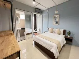 Collection O Mahidol Road