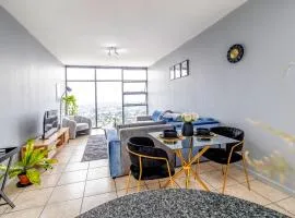 Skyline Hideout XL King Bed FREE Parking Views