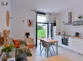 Ker Claire - Piscine, jacuzzi & sauna, Hotel in Camoël