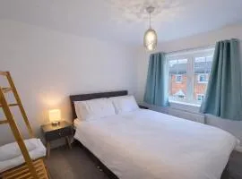 Grantham Stays - Beautiful 3BR Home in Grantham, Quiet Neighborhood & Fast Wi-Fi