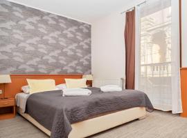 König Hotel, отель в Пече