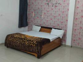 Hotel O THE CHAKERI CRYSTAL, hótel í Tilsahri