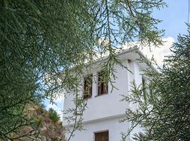 Μπροστά στο ναυάγιο Καλή τύχη, hotel sa Trikeri