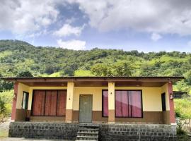 Nature lake view farmhouse & camping, hotel a Dāsave