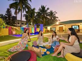 EKOSTAY - Blue Door Villa, hotel v mestu Alibaug