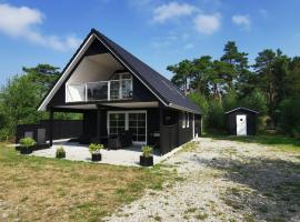 Modern Holiday Home with Nature Views in Ls, hotel que aceita pets em &Oslash;sterby Havn