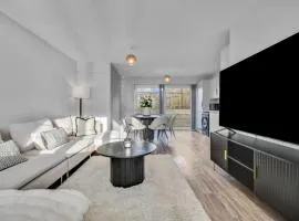Lovely 2-Bed House with parking