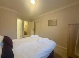 Bracknell Spacious Two Bedroom Apartment