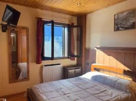 Chimenea, confort moderno y madera - Falcó 2