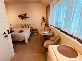 Christina's 1 bed- Third floor 5 MIN FROM BEACH