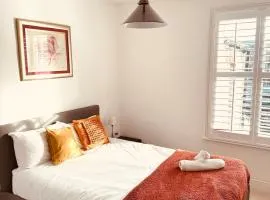 Central Cambridge with Free Parking and Pets welcome