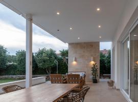 VILLA PETRA ARENAL D'en CASTELL, hotel a es Mercadal