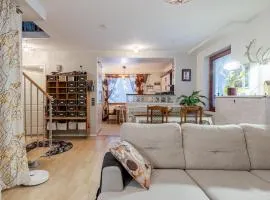 2 bedroom apartment by the river, close to city
